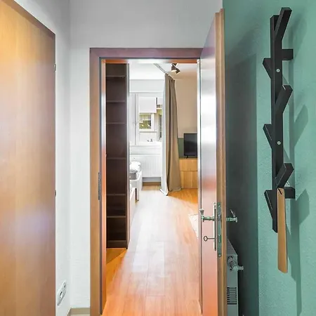 Schone Mit Kleiner Terrasse In * Dresde