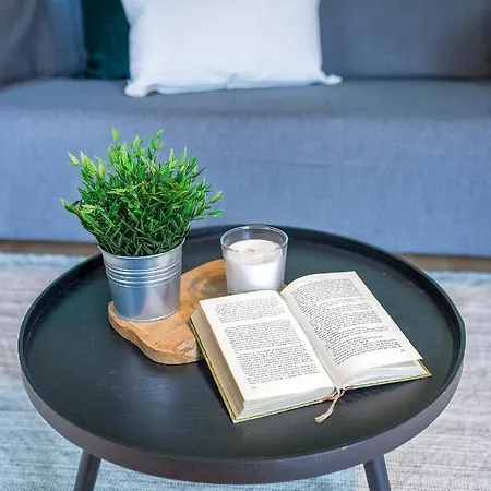 Apartamento Schone Mit Kleiner Terrasse In *