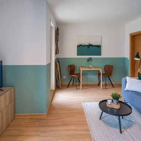 Apartamento Schone Mit Kleiner Terrasse In *